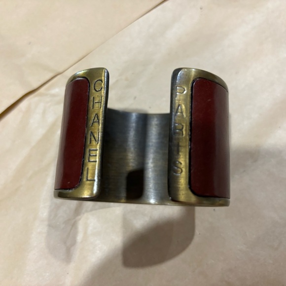 Chanel metal cuff bracelet with leather inlay, beautiful authentic - Picture 11 of 11